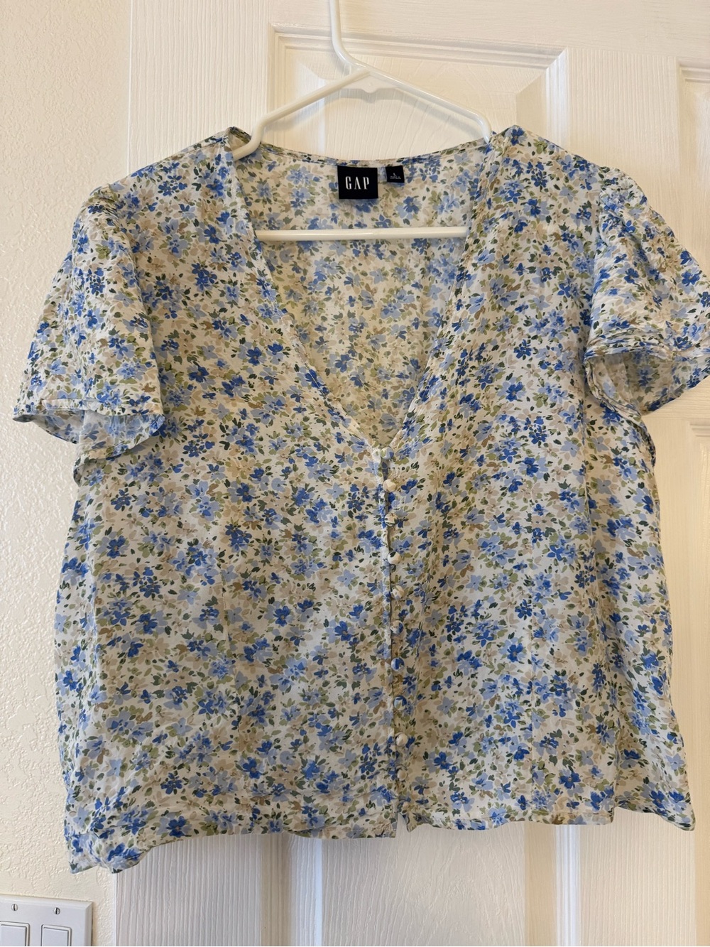 GAP Blue and Cream Floral V-Neck Button Blouse
